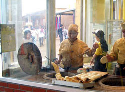 ナンは焼きたて